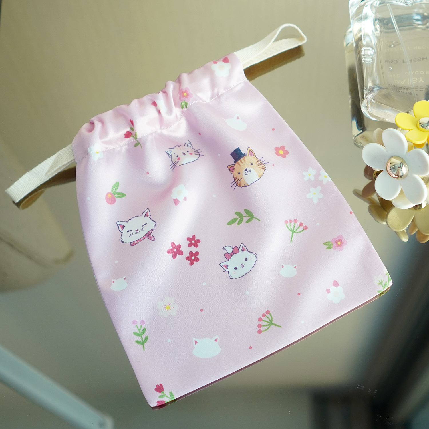 ผ้าคลุมให้นม (รุ่นมีกระดุม ถอดโครงได้) พร้อมส่ง ลาย Marie - Pink