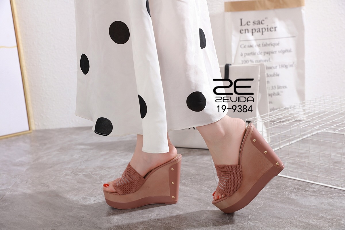 รองเท้าส้นเตารีดคาดผ้ายืด (สีครีม)