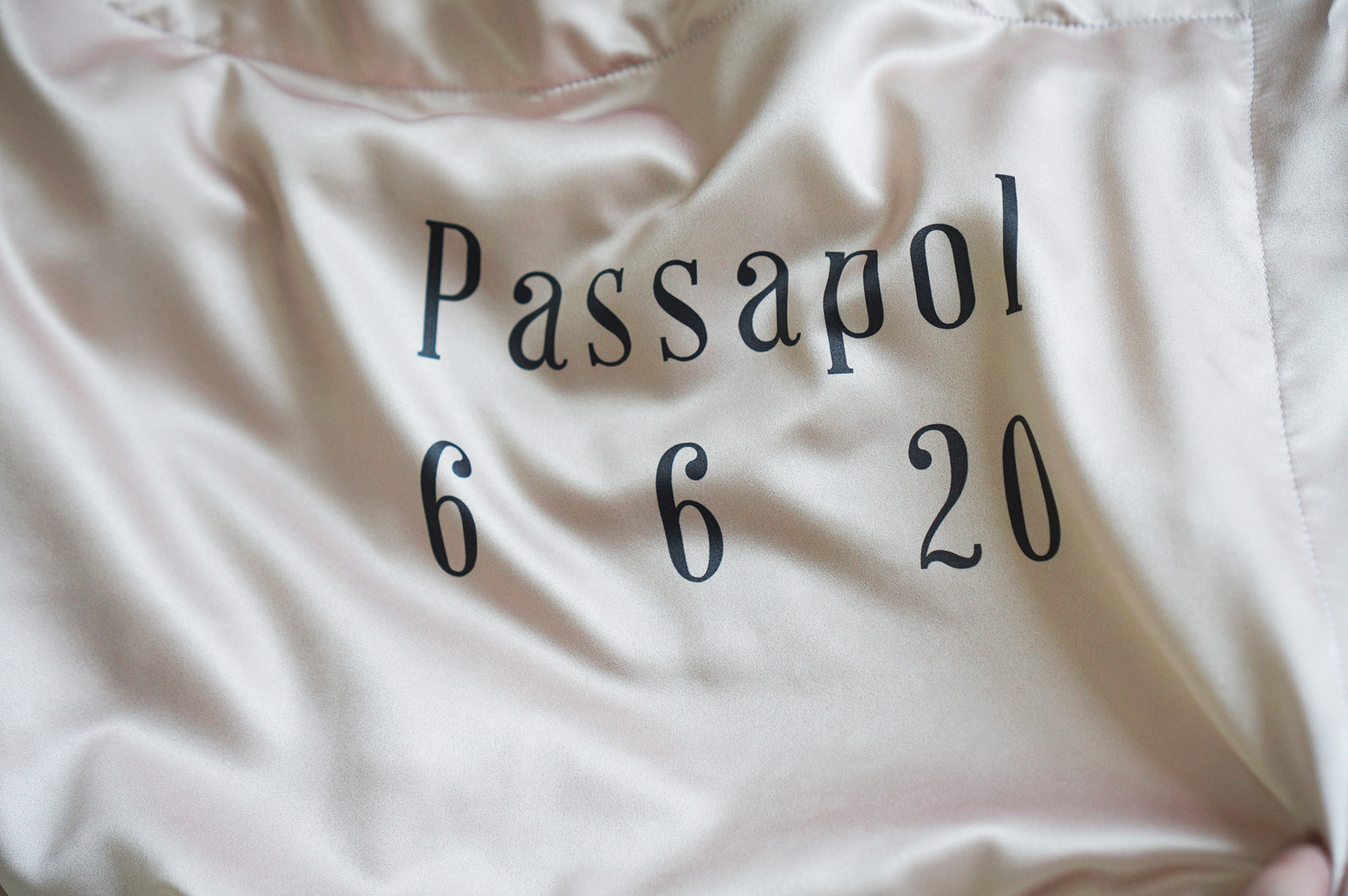 ผ้าห่มสั่งทำใส่ชื่อ ลาย Minimal - Beige