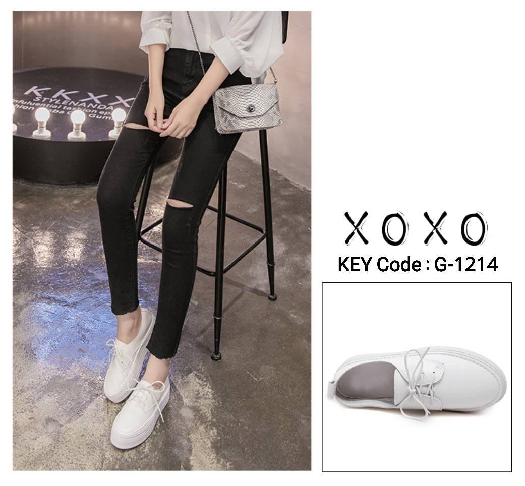 รองเท้าผ้าใบส้นหนาสีขาวล้วน