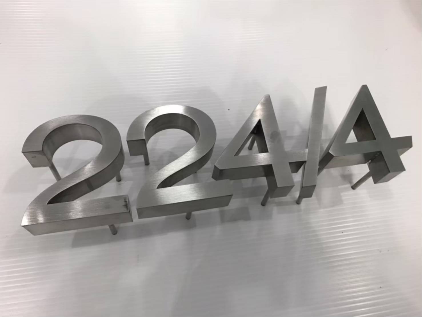 ป้ายบ้านเลขที่ อักษรโลหะ