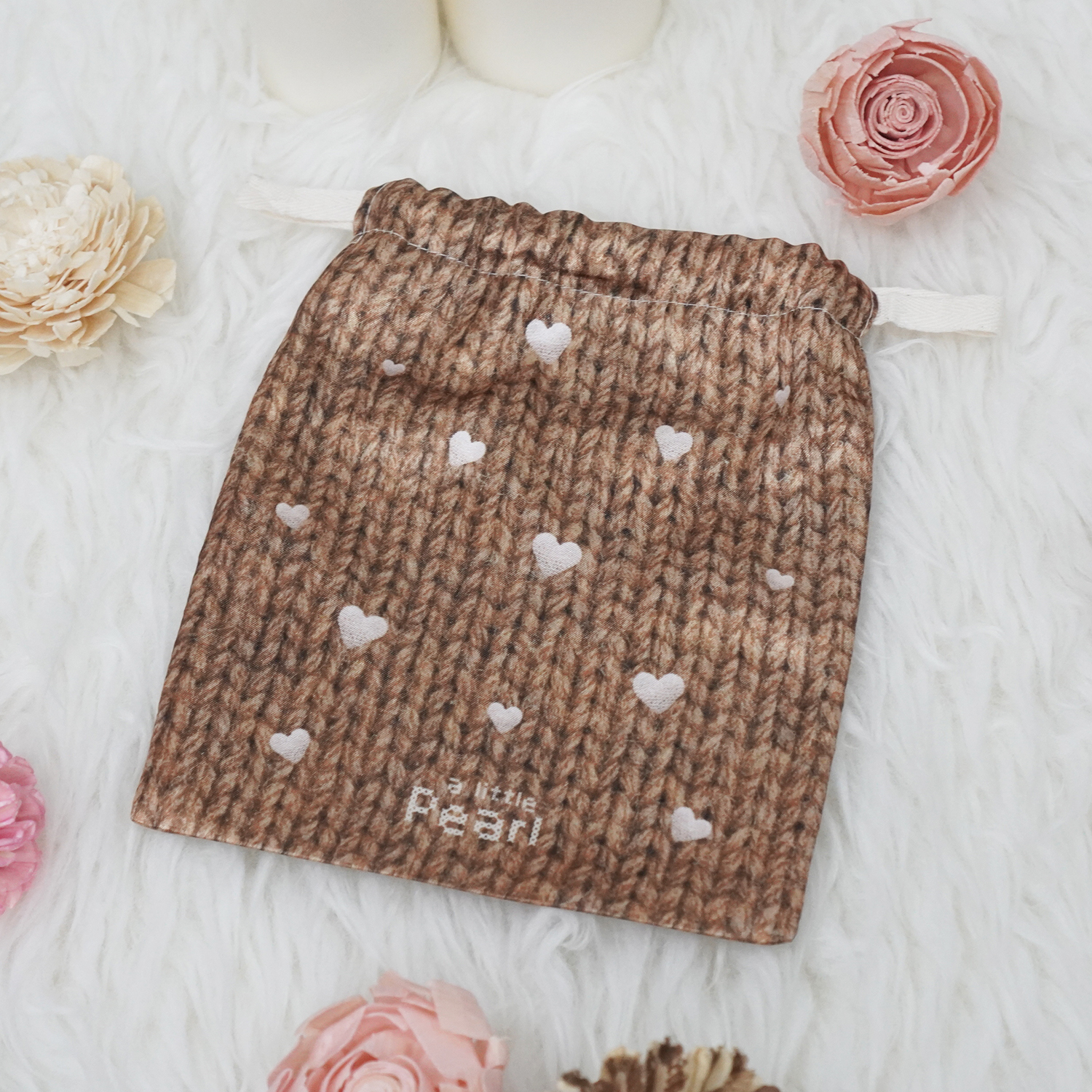 ถุงผ้าซาติน ลาย Knitted Heart - Brown
