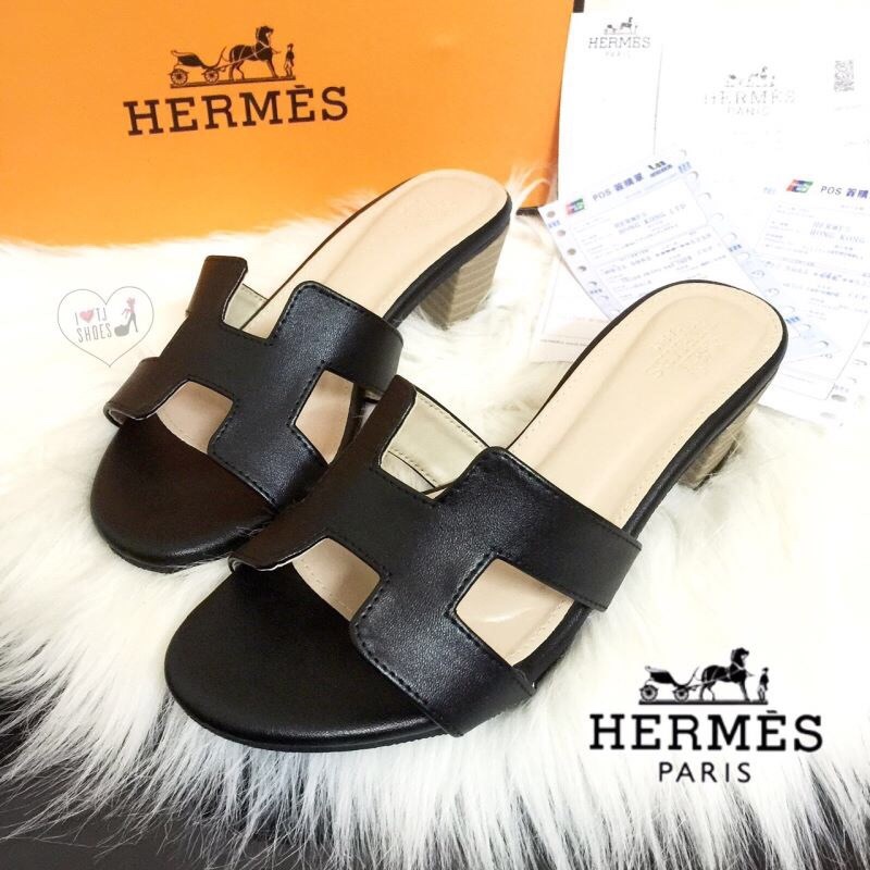 พร้อมส่ง : รองเท้าแตะเสริมส้น Hermes (สีดำ)