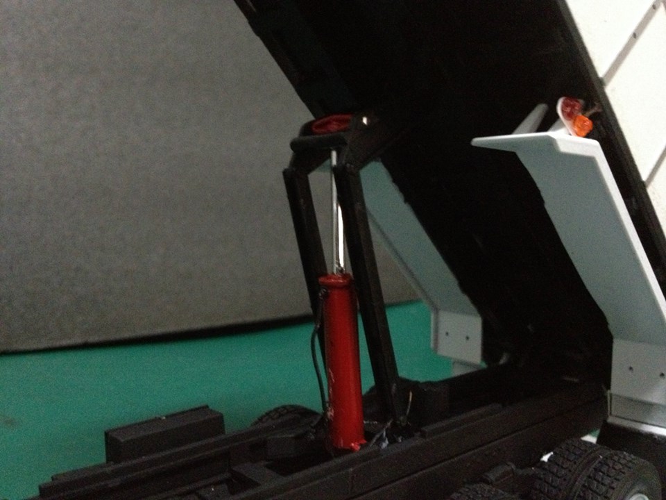 โมเดลรถขนดิน 10 ล้อ 1/32