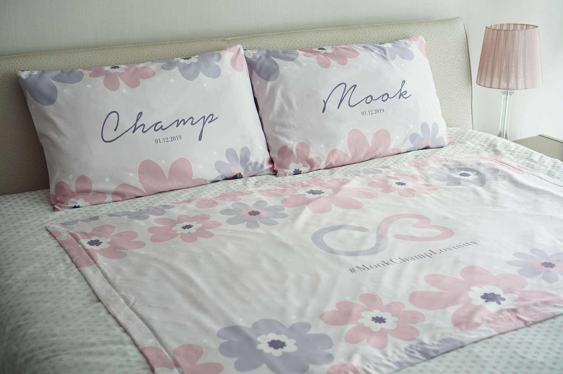 ชุดของขวัญแต่งงาน ปลอกหมอนคู่+ผ้าห่ม ขนาด 100x150cm ลาย Big Flower - Light Pink