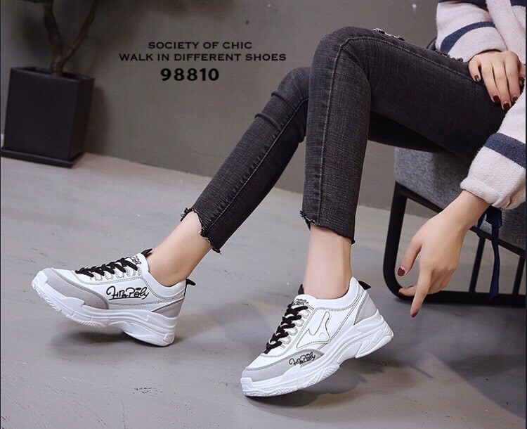 รองเท้าผ้าใบทรงsportแต่งลาย (สีแดง)