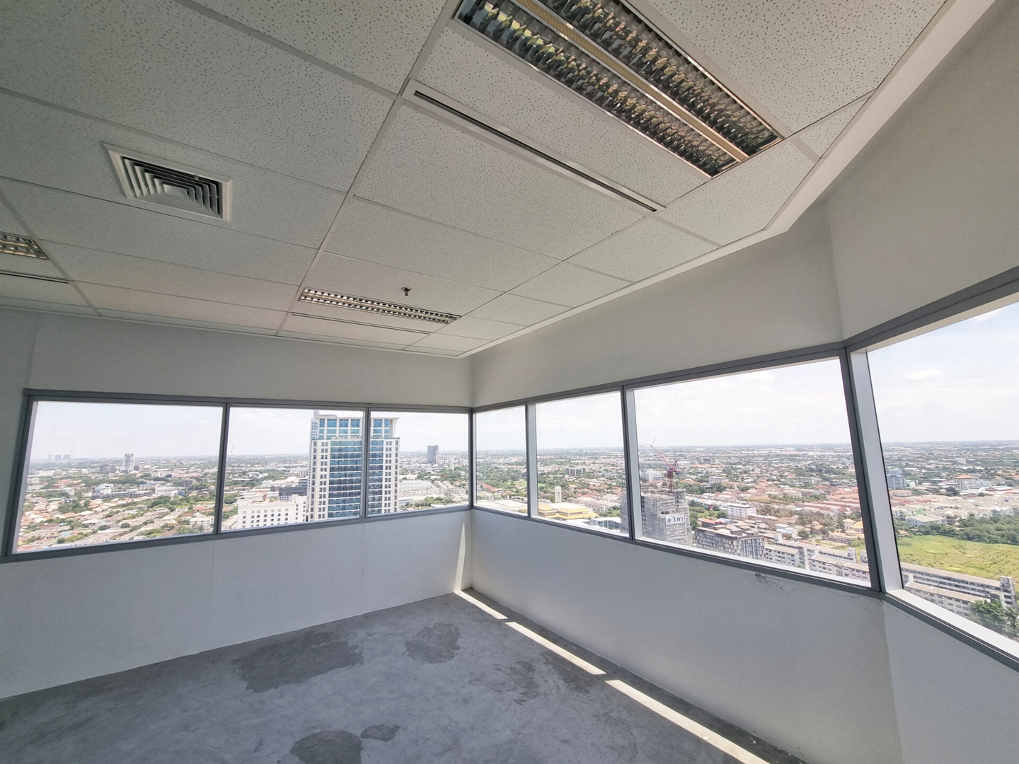 อาคารสำนักงานเซ็นทรัลพลาซา แจ้งวัฒนะ (Central Plaza Chaengwattana Office Tower) สำนักงานออฟฟิศให้เช่าย่านแจ้งวัฒนะ ปากเกร็ด นนทบุรี ใกล้สถานีรถไฟฟ้า MRT แจ้งวัฒนะ-ปากเกร็ด 28