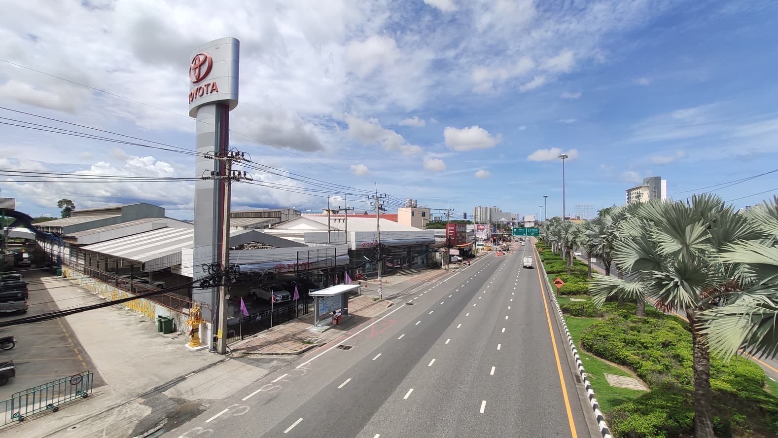 Car showroom for sale with repair service center Next to Sukhumvit Road (Pattaya-Naklua) Chonburi, Thailand.