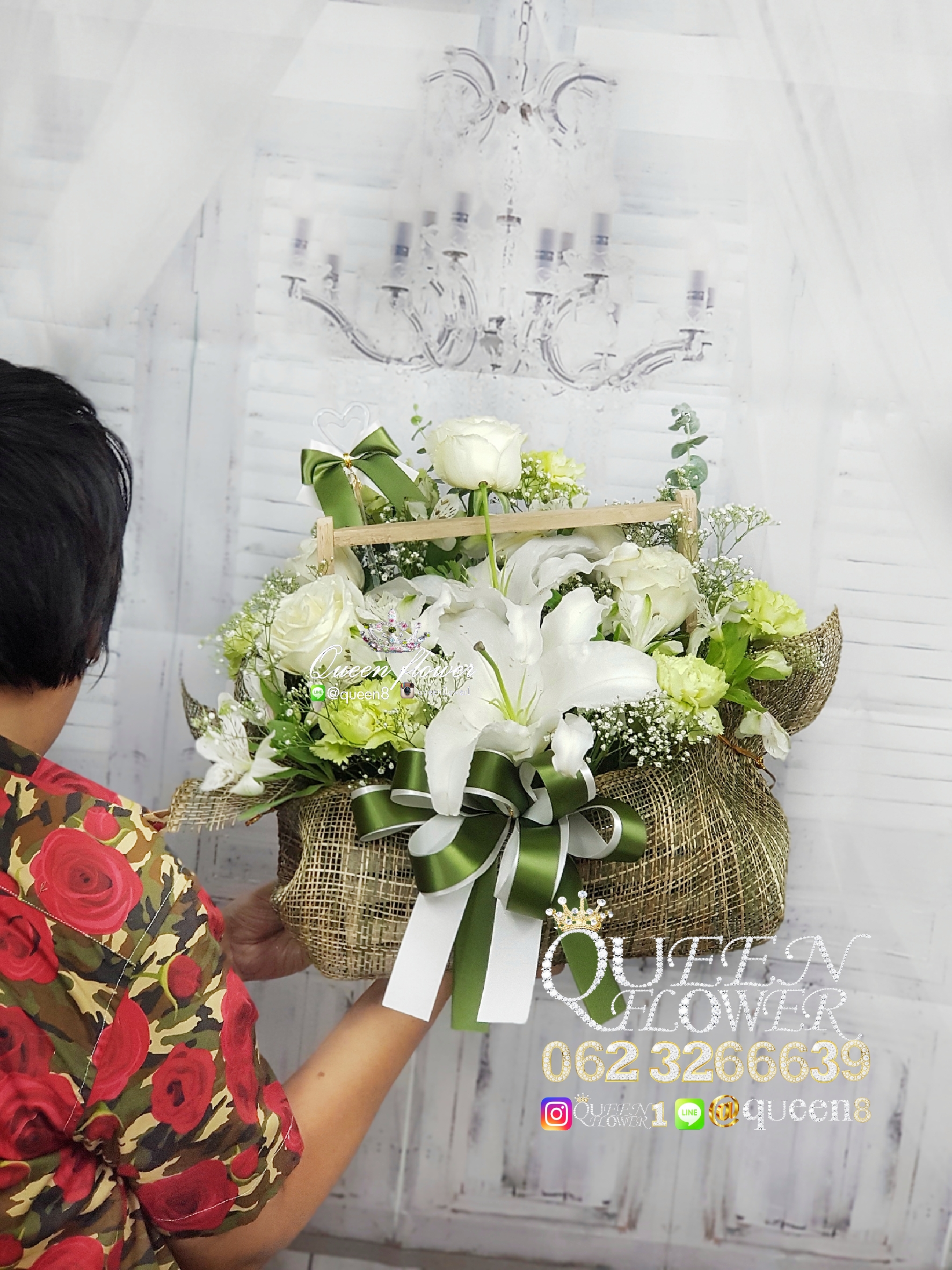 กระเช้าดอกไม้โทนสีขาวเขียว ร้านดอกไม้ศาลายา นครปฐม