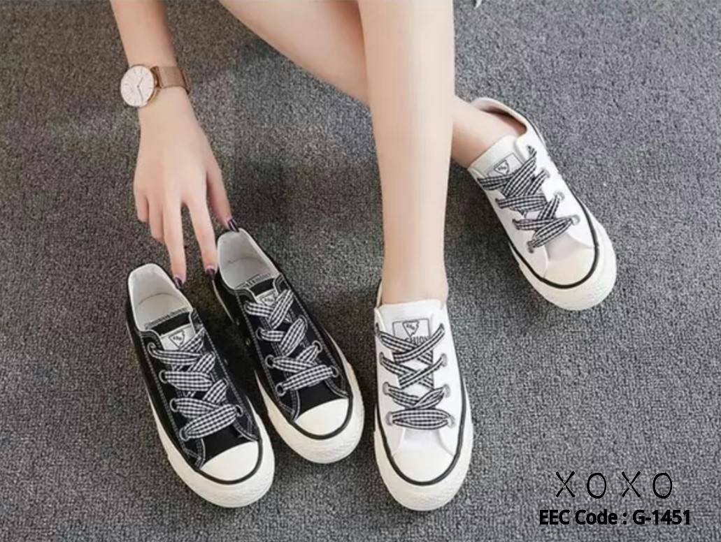 รองเท้าผ้าใบแคนวาสแต่งเชือกสี (สีดำ)