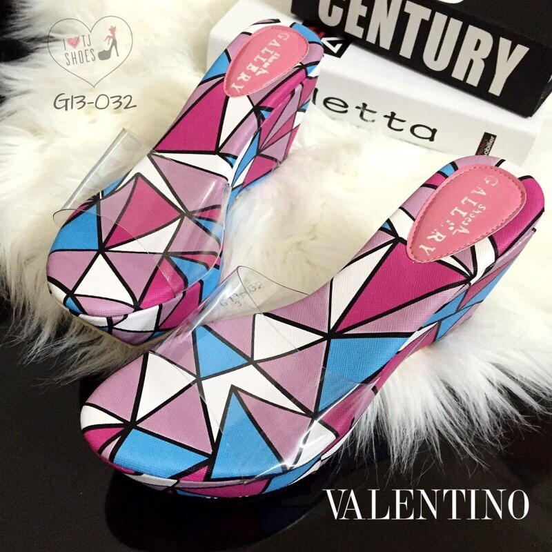 พร้อมส่ง : รองเท้าแตะเสริมส้น Style Valentino (สีบานเย็น)