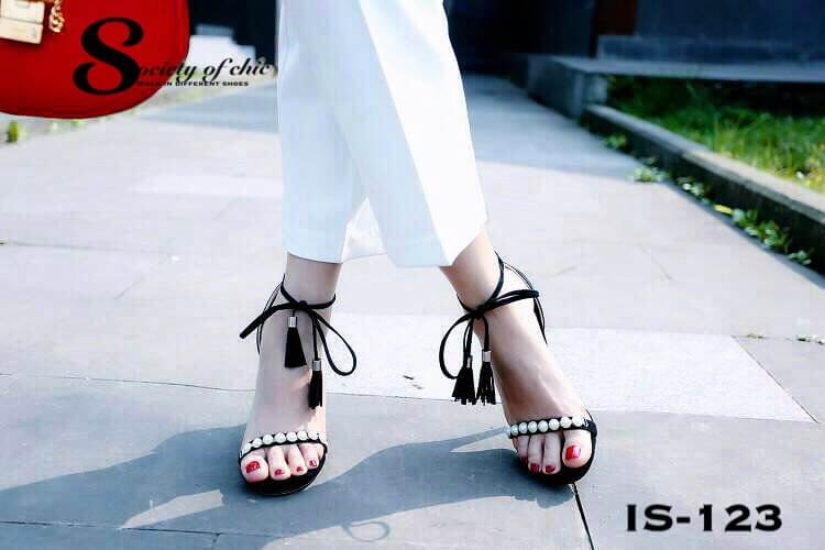 รองเท้าส้นเข็มแต่งมุกสไตล์ Jimmy Choo (สีดำ)