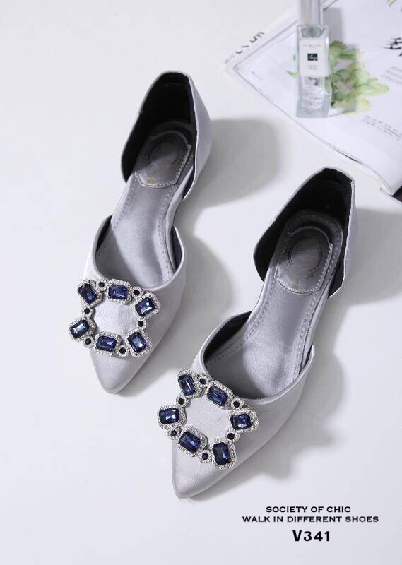 รองเท้าส้นแบนแต่งเพชรเว้าข้าง (สีเทา)