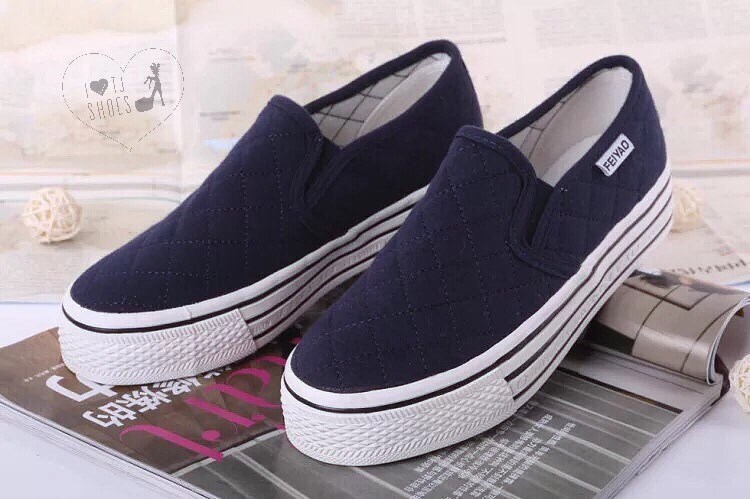 พร้อมส่ง : รองเท้าผ้าใบแฟชั่นเกาหลี (สีน้ำเงิน)