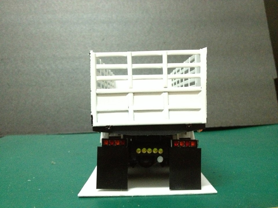 โมเดลรถขนดิน 10 ล้อ 1/32