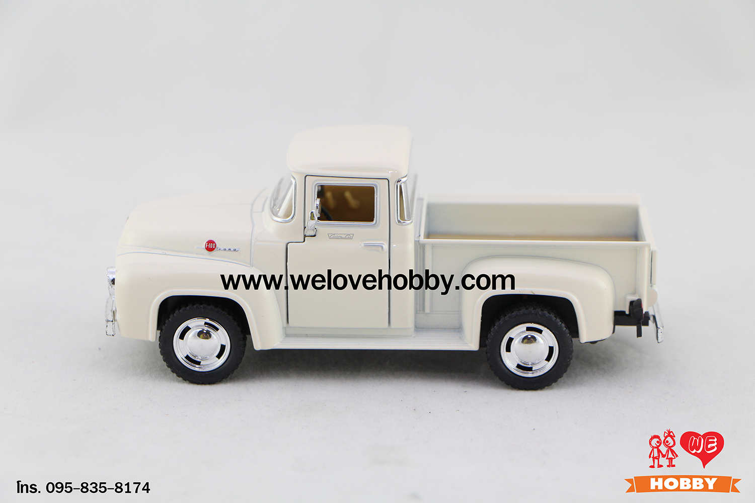 โมเดลรถกระบะคลาสสิค 1956 Ford F-100 Pickup สีครีม Scale 1:38