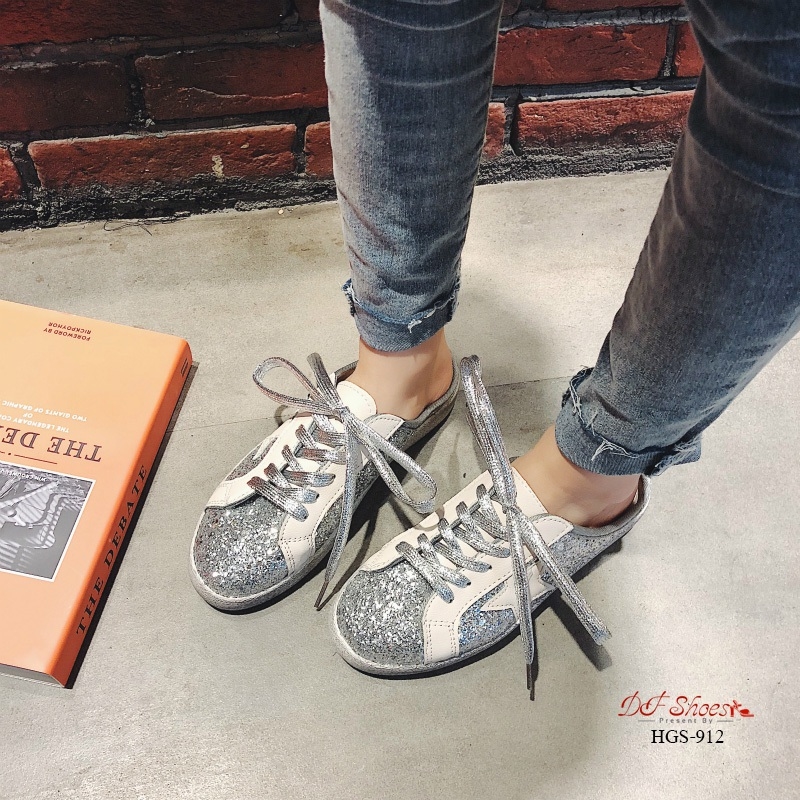 รองเท้าผ้าใบเปิดส้นกลิตเตอร์ลายดาว (สีดำ)