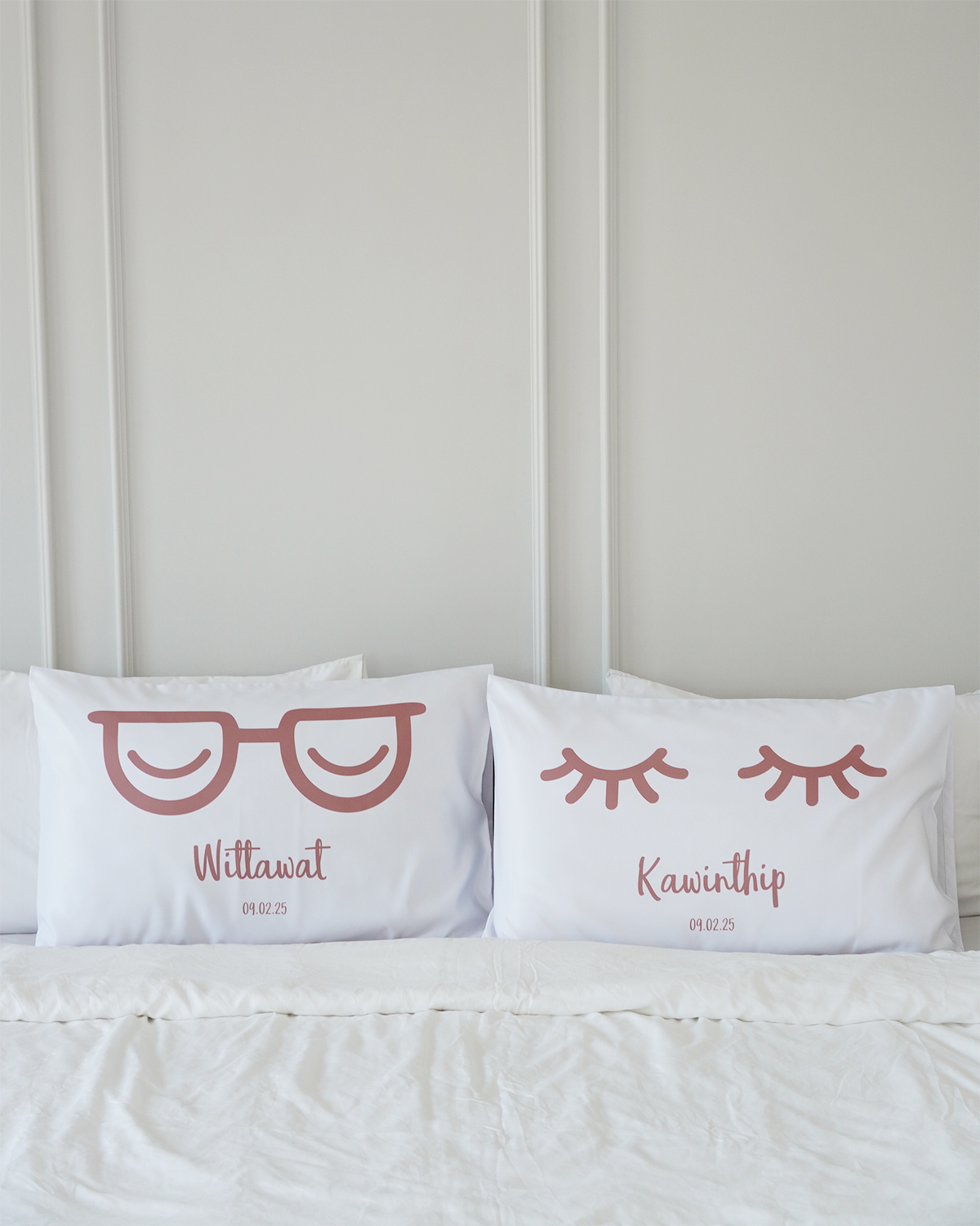 ปลอกหมอนหนุนคู่ สีขาว ลาย Eyes