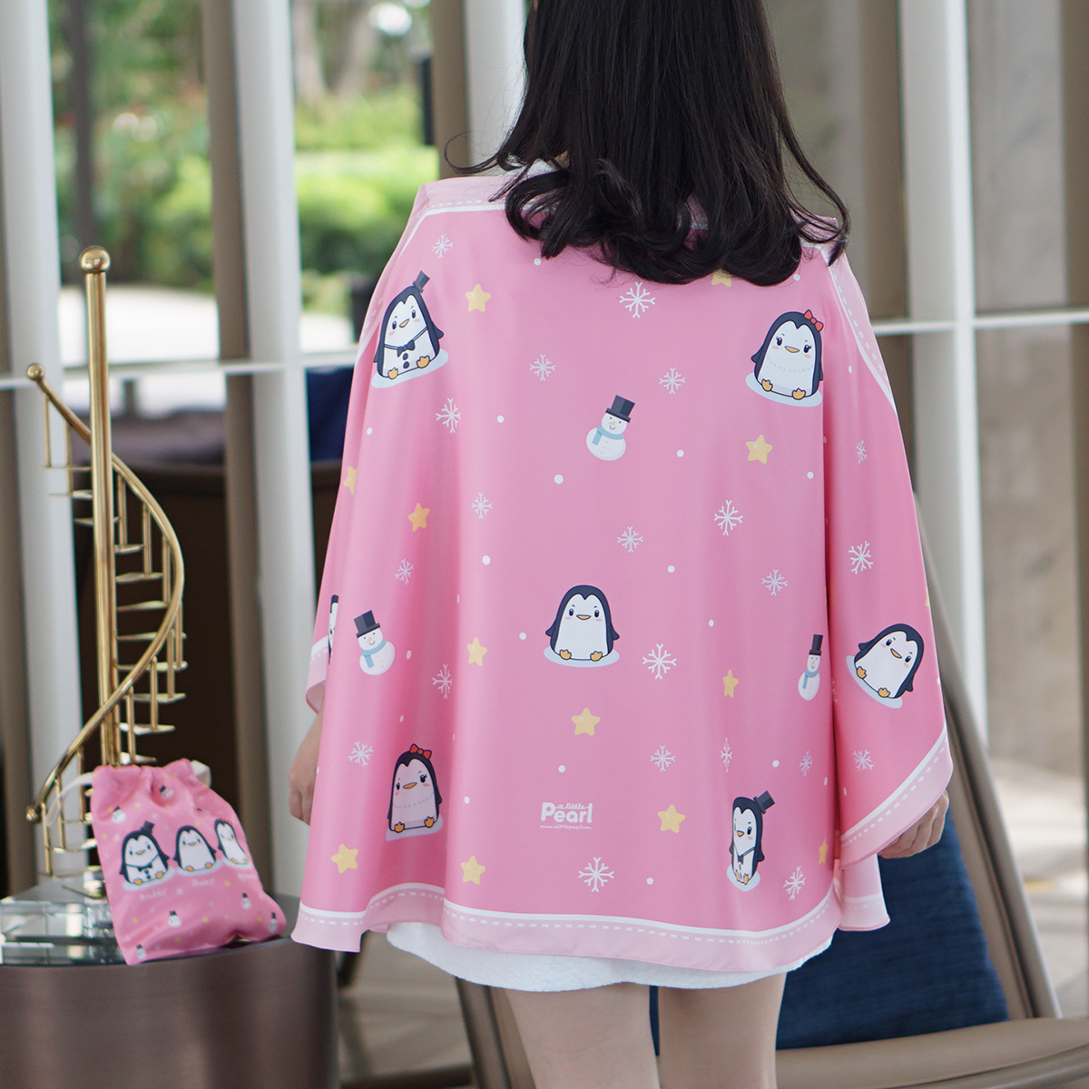 ผ้าคลุมให้นมพร้อมส่ง ลาย Penguin - Pink