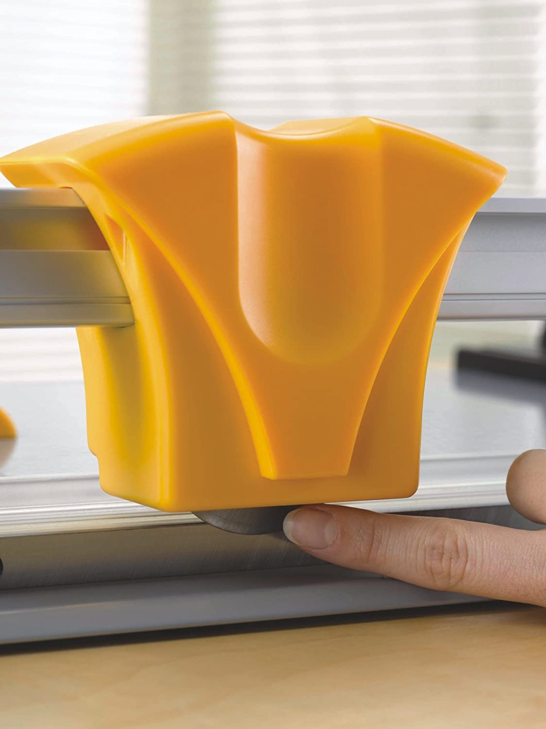 ขายถูก แท่นตัดกระดาษ Fellowes รุ่น Atom A4