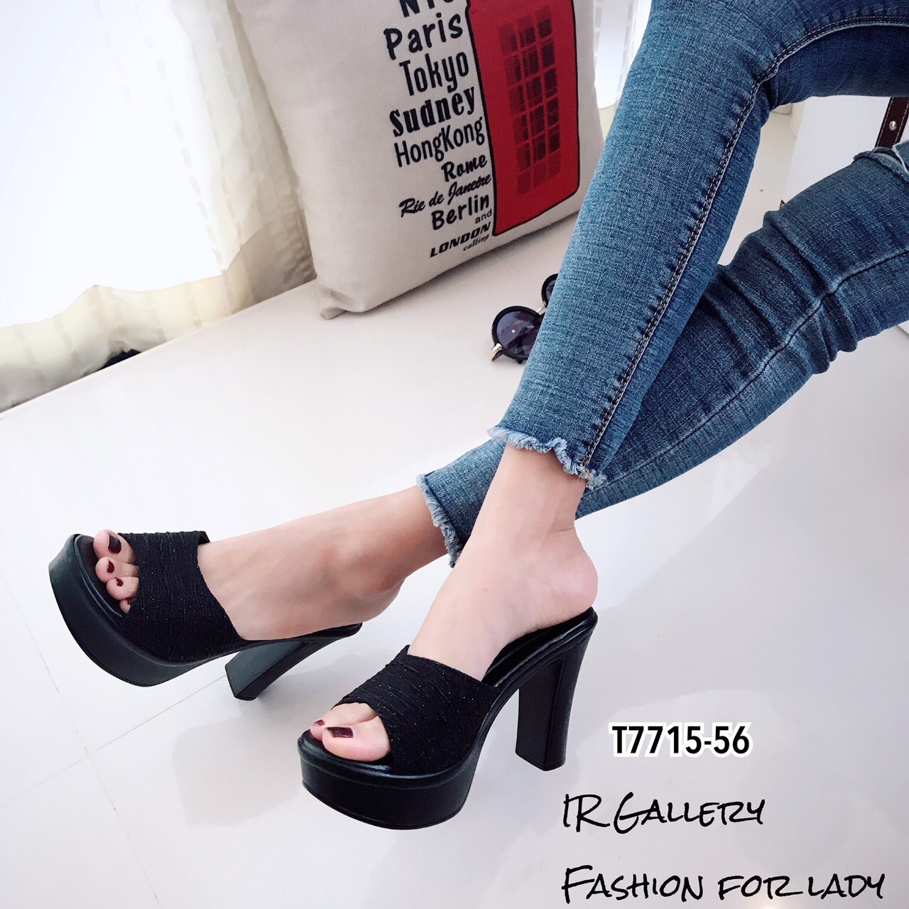 รองเท้าส้นสูงเปิดส้นสไตล์ Maxi (สีชมพู)