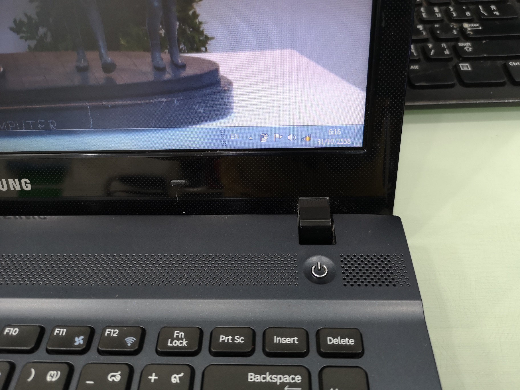 SAMSUNG ATIV BOOK 2 NP270E4V