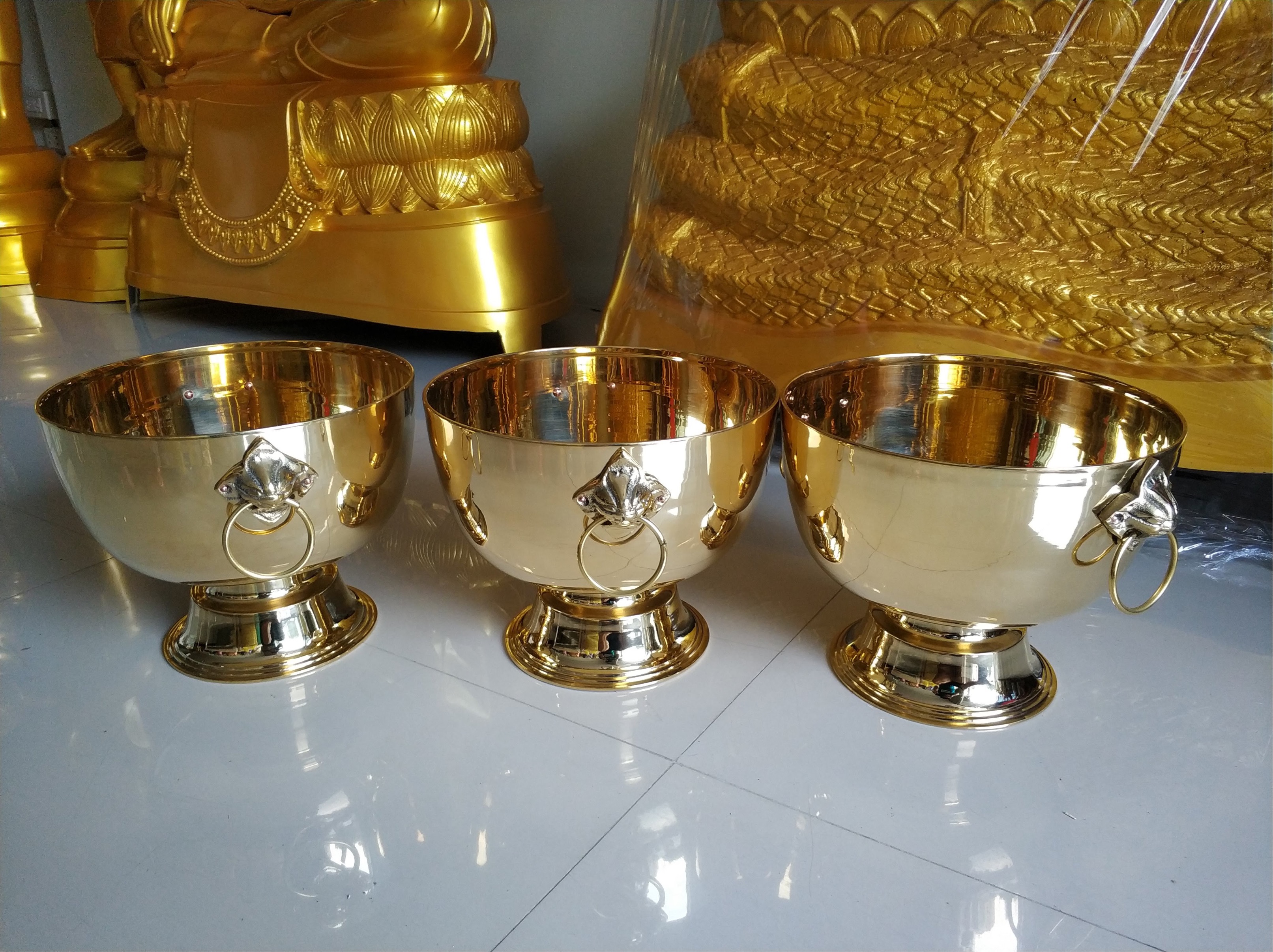 ขันสาคร (ขันหูสิงห์) ทองเหลือง