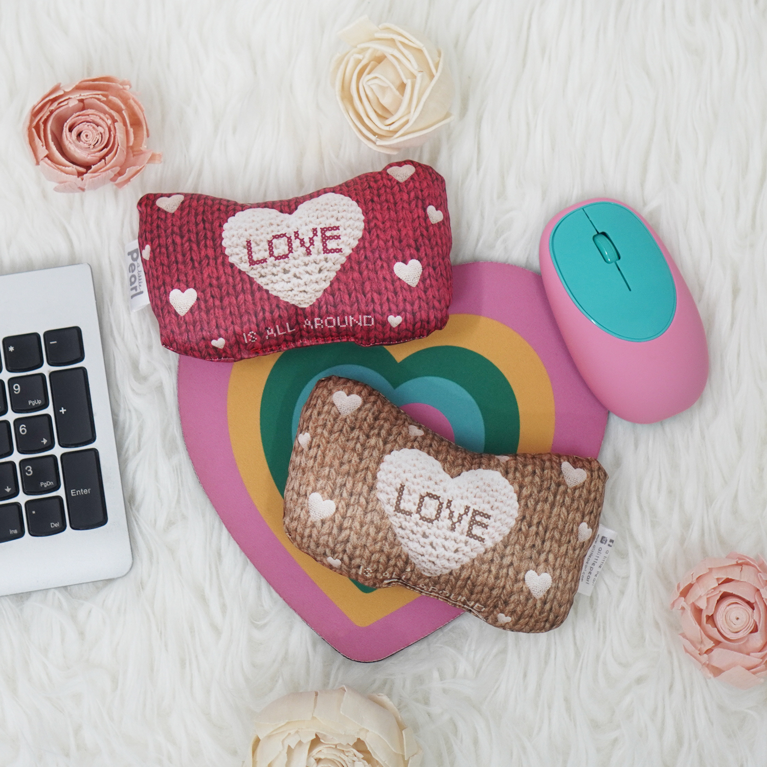 หมอนรองข้อมือ ลาย Knitted Heart - Brown