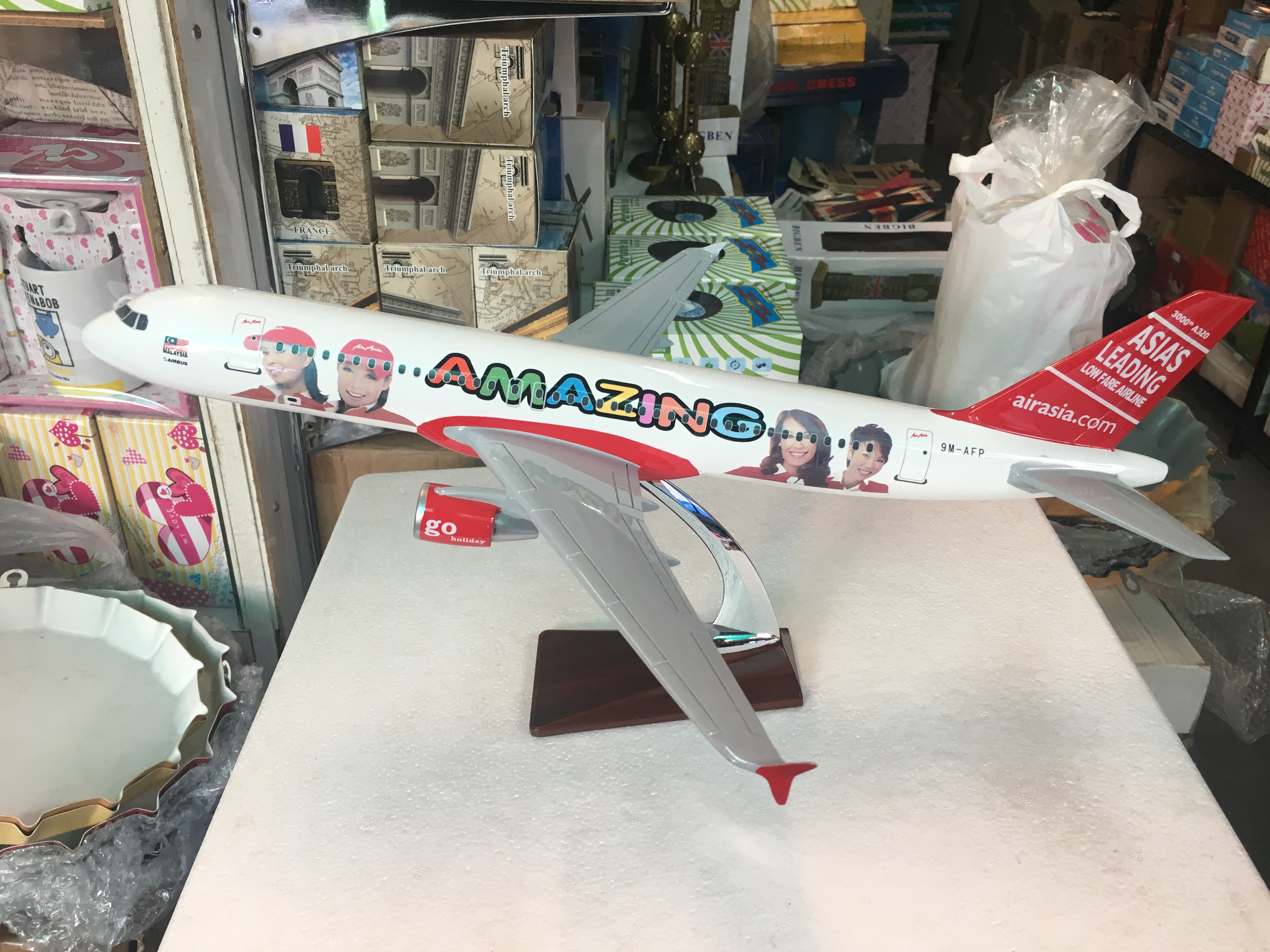 โมเดลเครื่องบิน แอร์เอเชีย Air Asia (Airbus A320) 2ไอพ่น ลาย Amazing อเมซซิ่ง+แอร์โฮสเตส มาเลเซีย ลำใหญ่