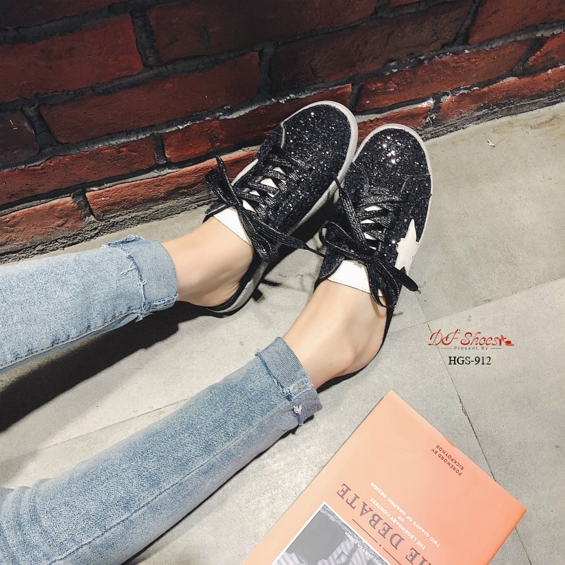 รองเท้าผ้าใบเปิดส้นกลิตเตอร์ลายดาว (สีดำ)