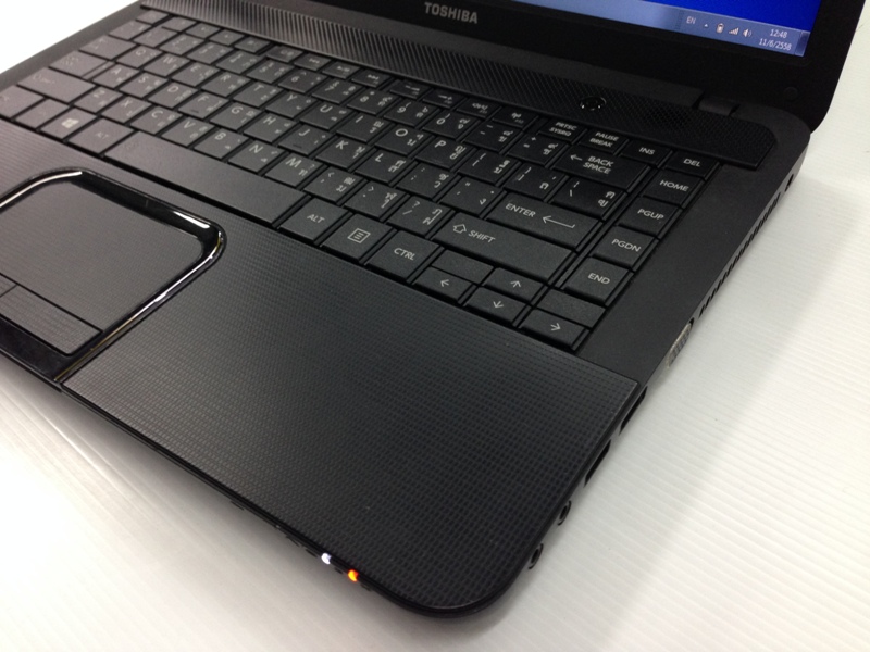 TOSHIBA Satellite C800-1030X