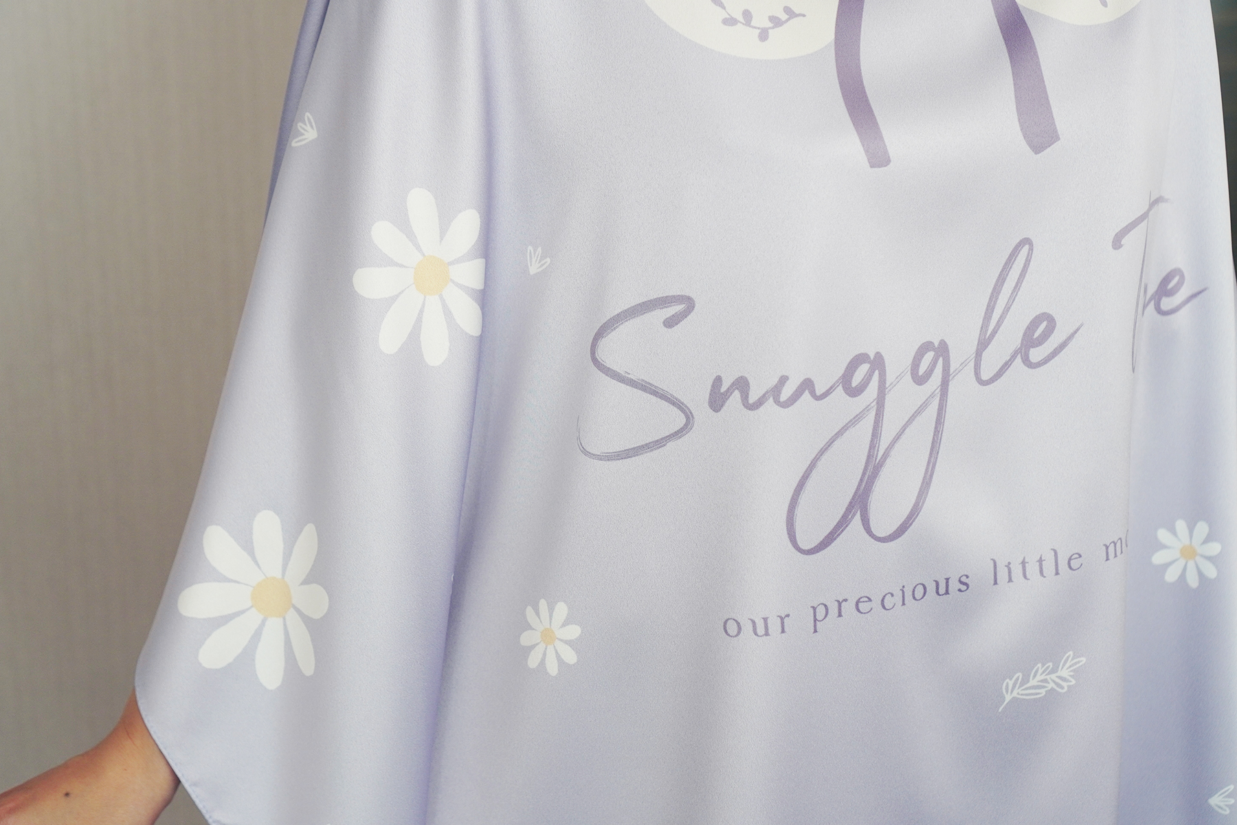 ผ้าคลุมให้นม 3in1 (รุ่นมีกระดุม ถอดโครงได้) แบบสั่งทำใส่ชื่อ ลาย Daisy - Lavender