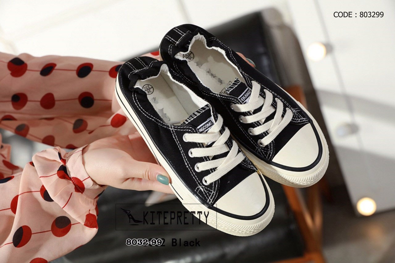 รองเท้าผ้าใบแคนวาสเรียบ (สีดำ)