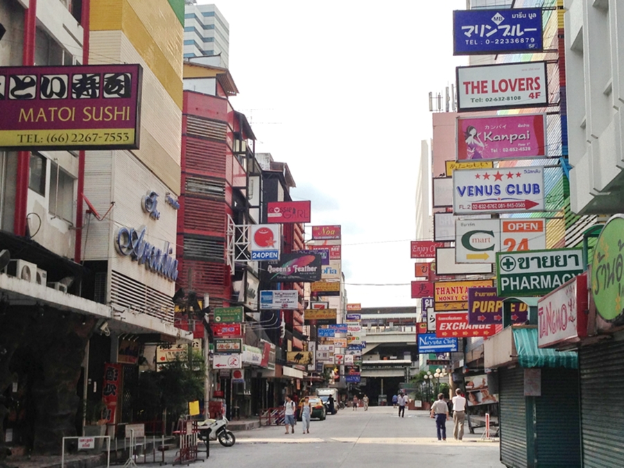 ให้เช่าอาคารโรงแรมขนาด 77 ห้อง ติดถนนสุรวงศ์ ใกล้ซอยธนิยะ 400 เมตร ใกล้รถไฟฟ้า MRT สามย่าน 550 เมตร และ BTS ศาลาแดง 650 เมตร