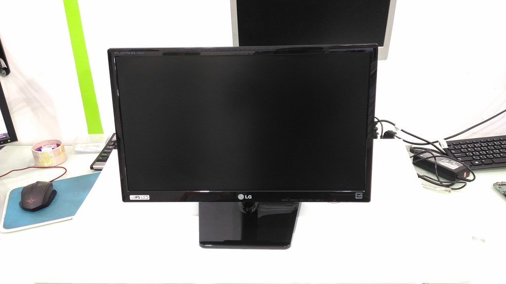 LG IPS224T-PN 22" LED