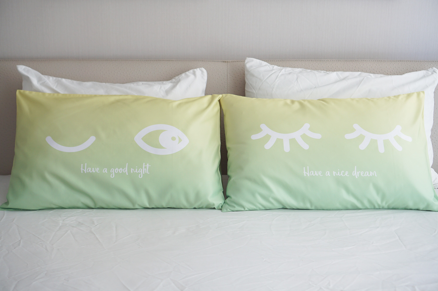 ปลอกหมอนหนุนคู่ พิมพ์ลายเต็มผืน Eyes - Yellow/Green