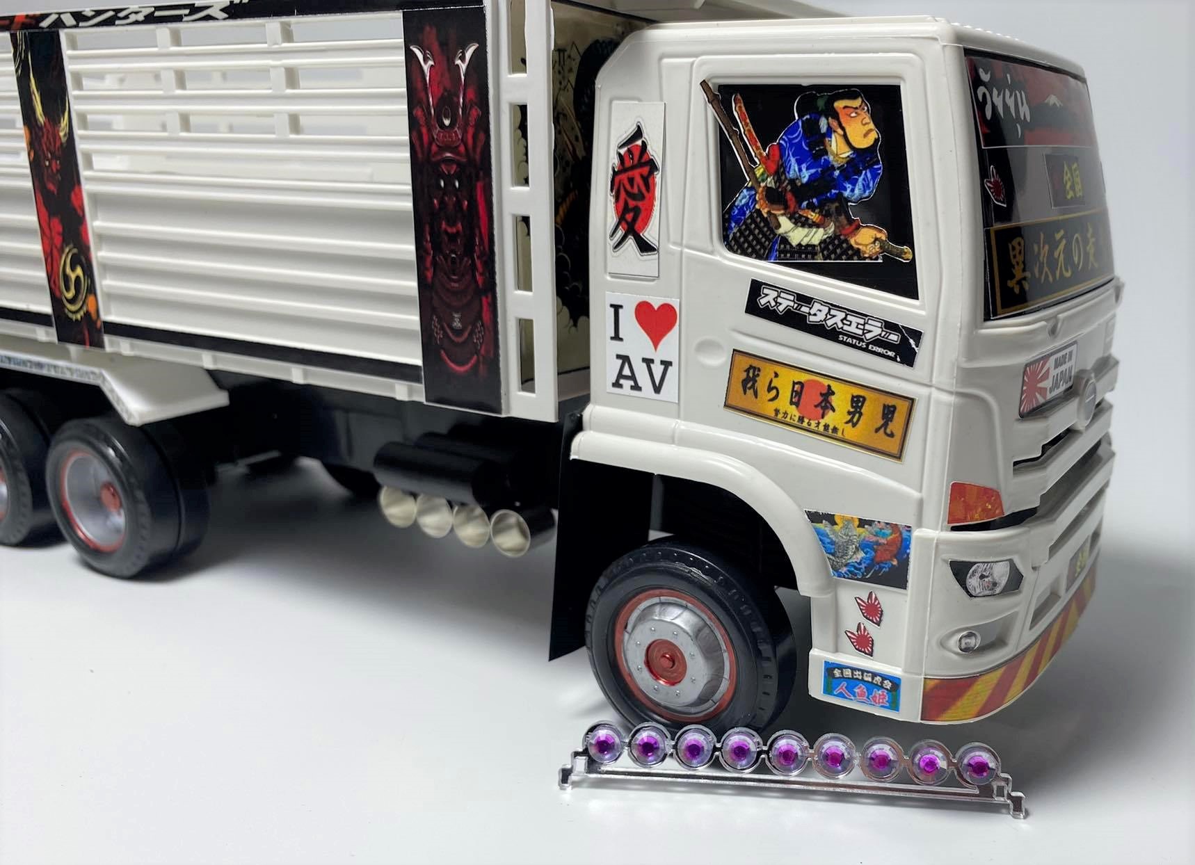 รถดั้มแต่งวัยยุ่น สไตล์ญี่ปุ่น โมเดลรถสิบล้อแต่ง 1/24