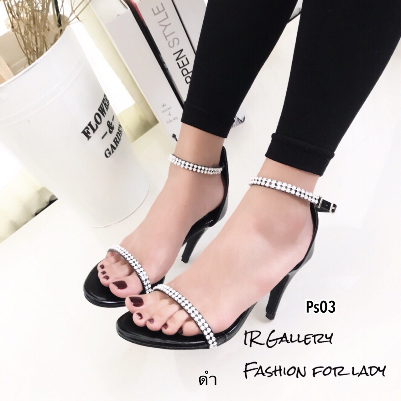 รองเท้าส้นสูงรัดข้อแต่งอะไหล่เพชร (สีดำ)