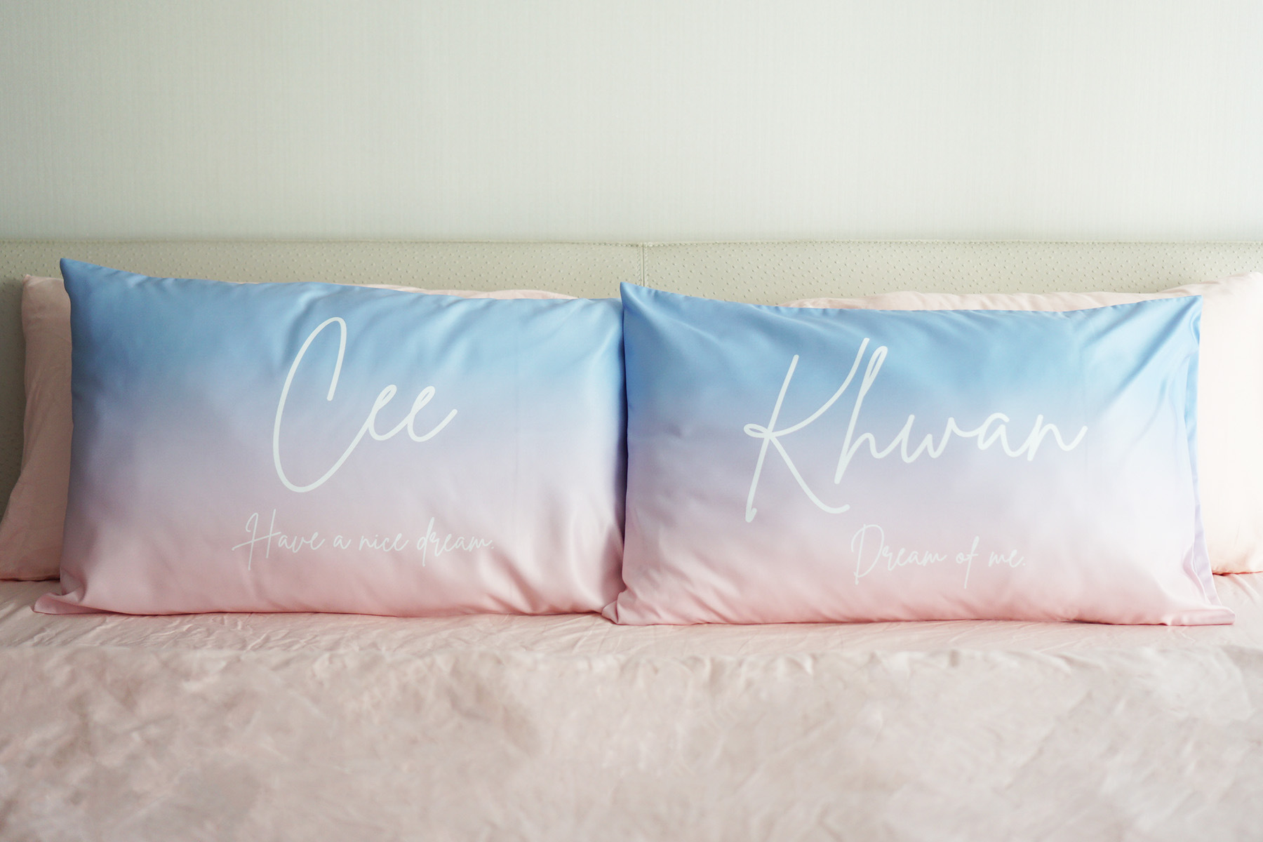 ปลอกหมอนหนุนคู่ พิมพ์ลายเต็มผืน Gradient - Blue/Pink - White
