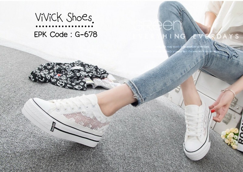 รองเท้าผ้าใบแต่งลูกไม้ลายดอก