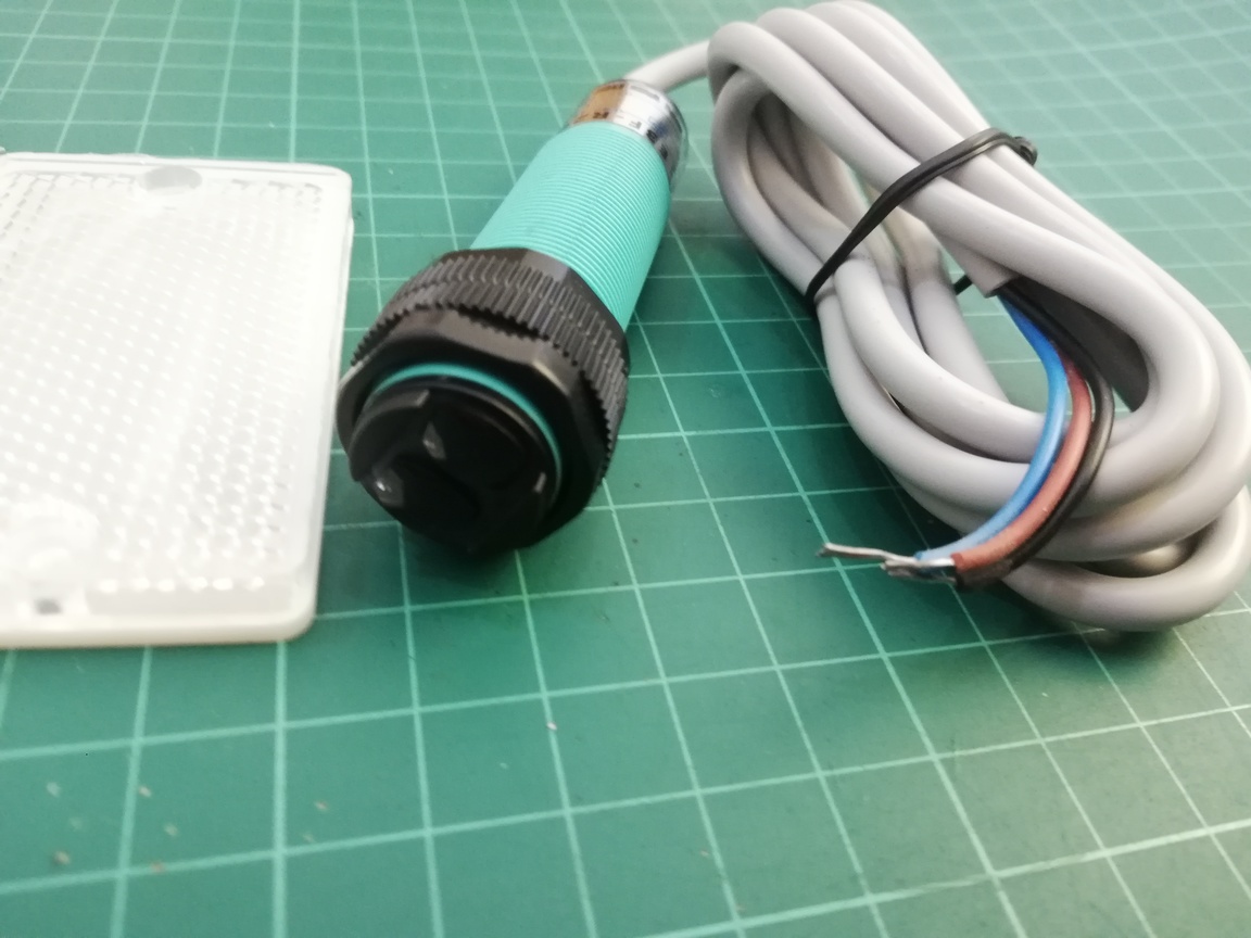 E3F-R2NK ( 6-24V. NPN)