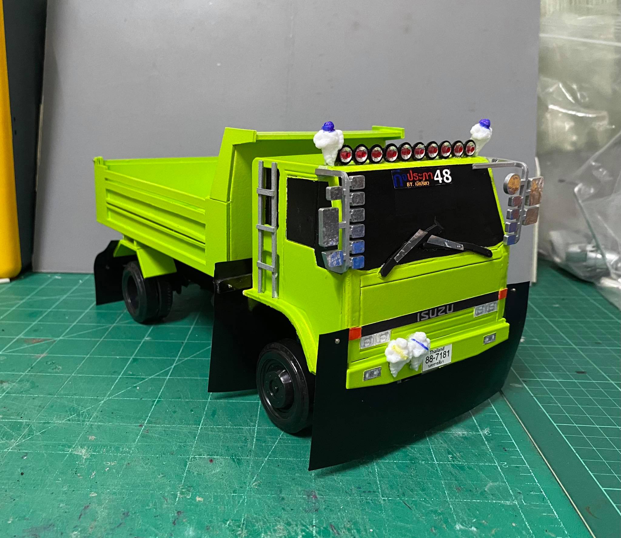 รถดั๊มพ์ 6 ล้อ อีซูสุร๊อกกี้ 1/24 พลาสติก