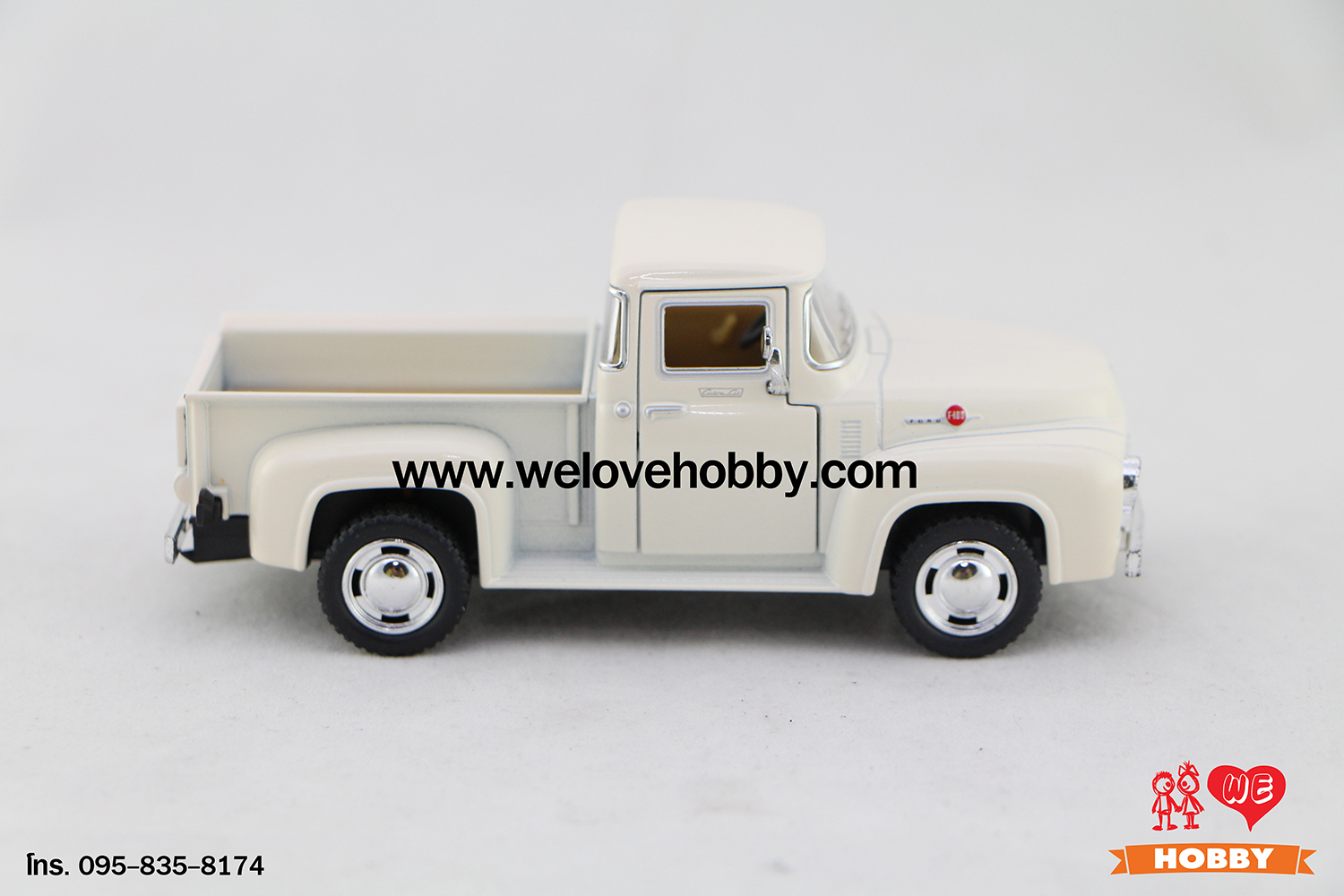โมเดลรถกระบะคลาสสิค 1956 Ford F-100 Pickup สีครีม Scale 1:38