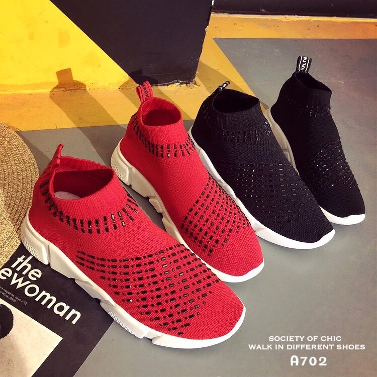 รองเท้าผ้าใบผ้ายืดแต่งคริสตัล (สีดำ)