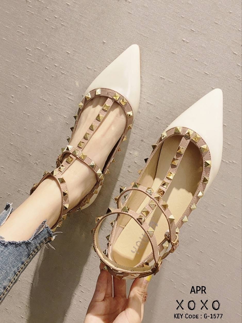 รองเท้าคัทชูส้นแบน Style Valentino (สีดำ)