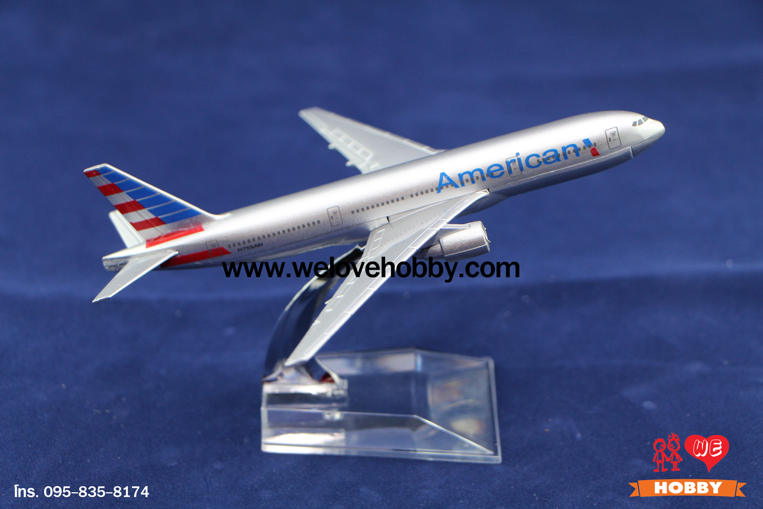 โมเดลเครื่องบิน American Airlines (Boeing 777) ปีกนกลายธงชาติสหรัฐอเมริกา