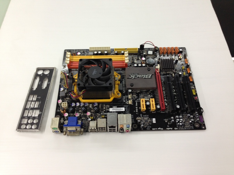 ECS Black Series A785GM-AD3 + AMD X3 440