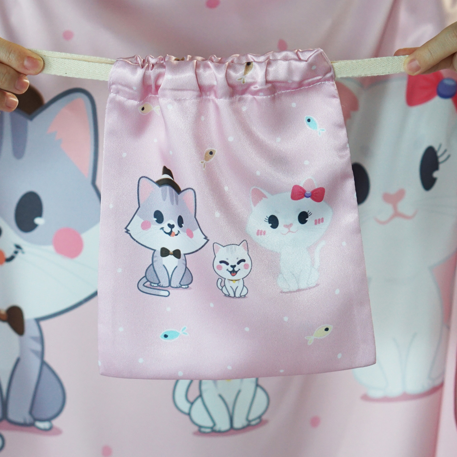 ผ้าคลุมให้นม 3in1 (รุ่นมีกระดุม ถอดโครงได้) แบบสั่งทำใส่ชื่อ ลาย Kitten - Pink