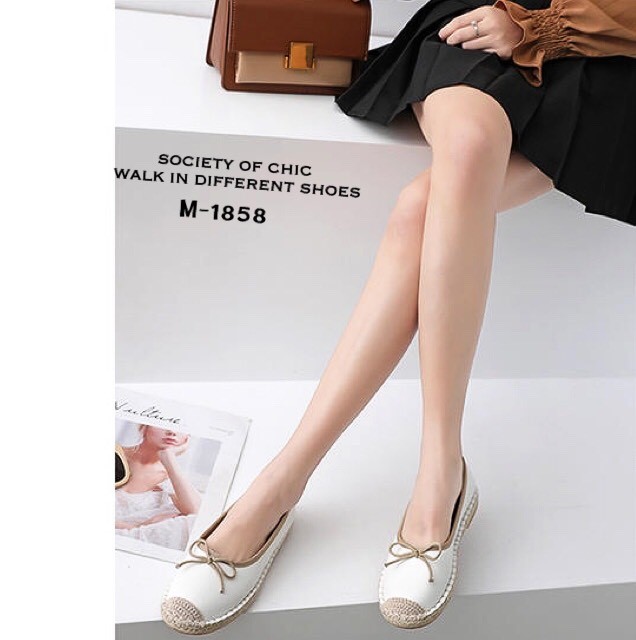 รองเท้าคัทชูหัวปอทรงสวม (สีดำ)