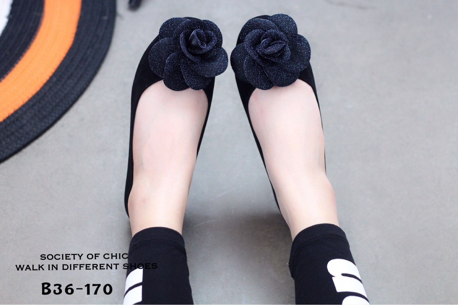 รองเท้าคัทชูส้นแบนแต่งดอกไม้วิ๊ง (สีทอง)